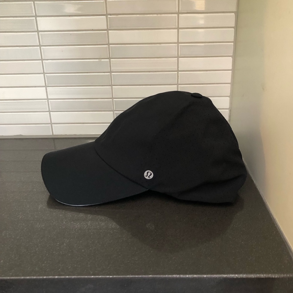 EUC Lululemon women’s adjustable running hat